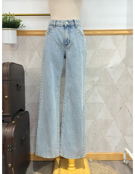 Pantalon de campana con tachas