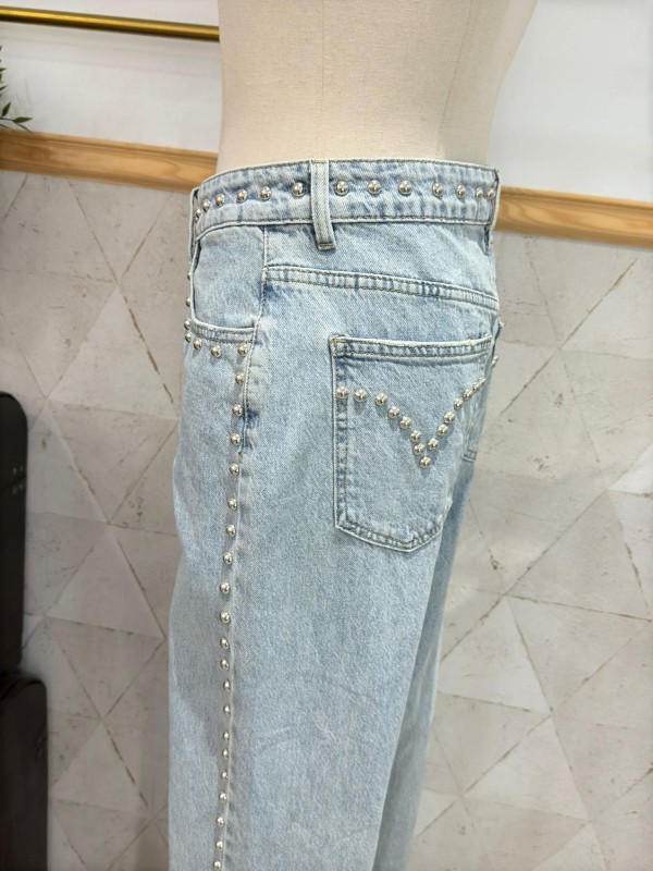 Pantalon de campana con tachas 2