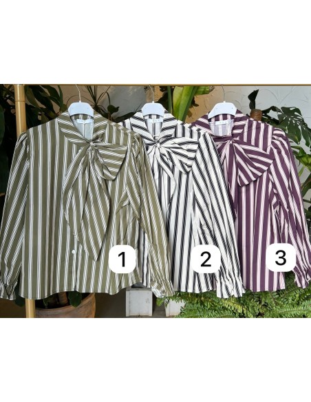 Camisa estampada con lazada asimétrica