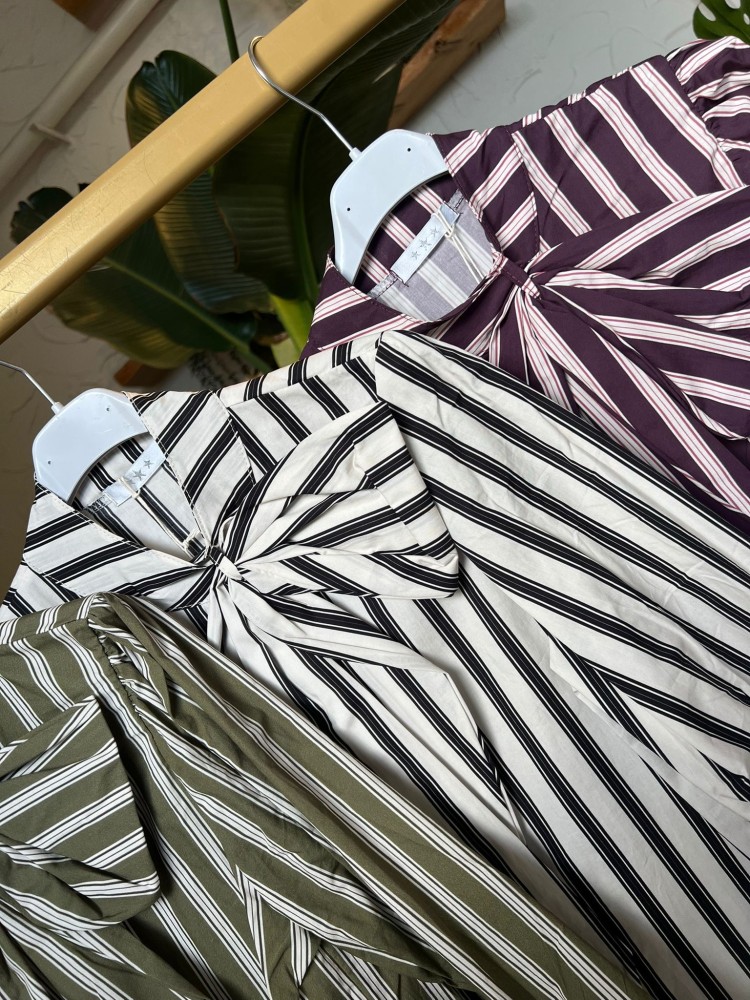 Camisa estampada con lazada asimétrica