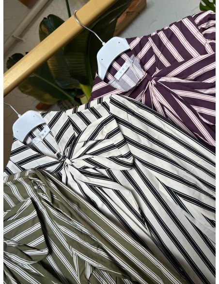 Camisa estampada con lazada asimétrica