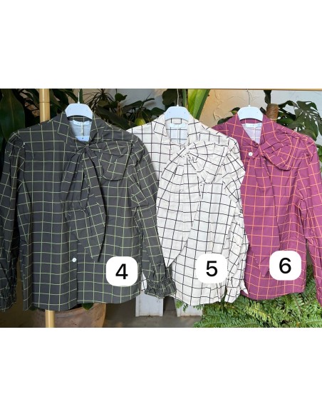 Camisa estampada con lazada asimétrica