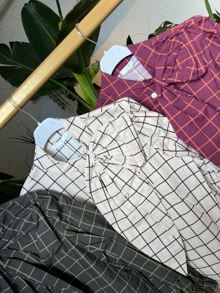 Camisa estampada con lazada asimétrica