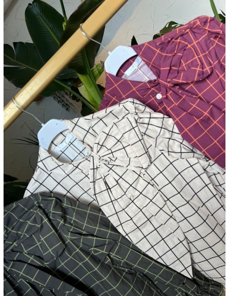 Camisa estampada con lazada asimétrica