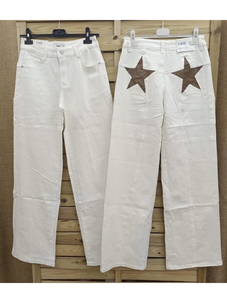 Jeans blanco con estrella trasera marron