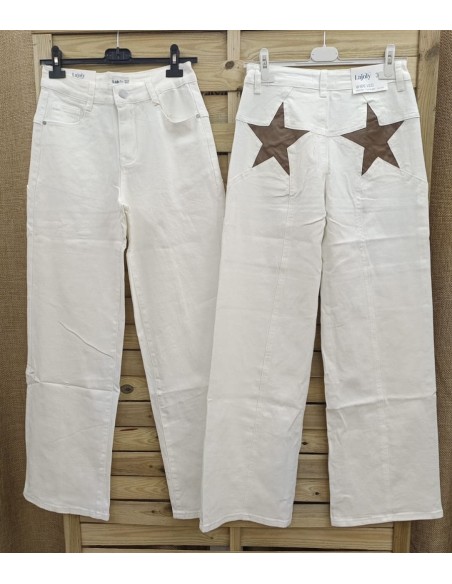 Jeans blanco con estrella trasera marron