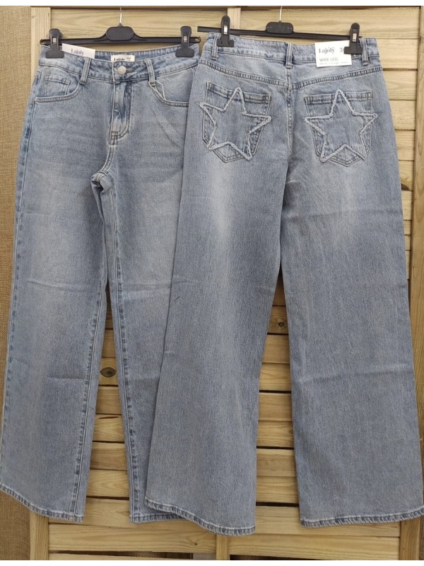 Jeans con estrella trasera deshilachada