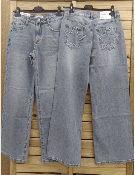 Jeans con estrella trasera deshilachada