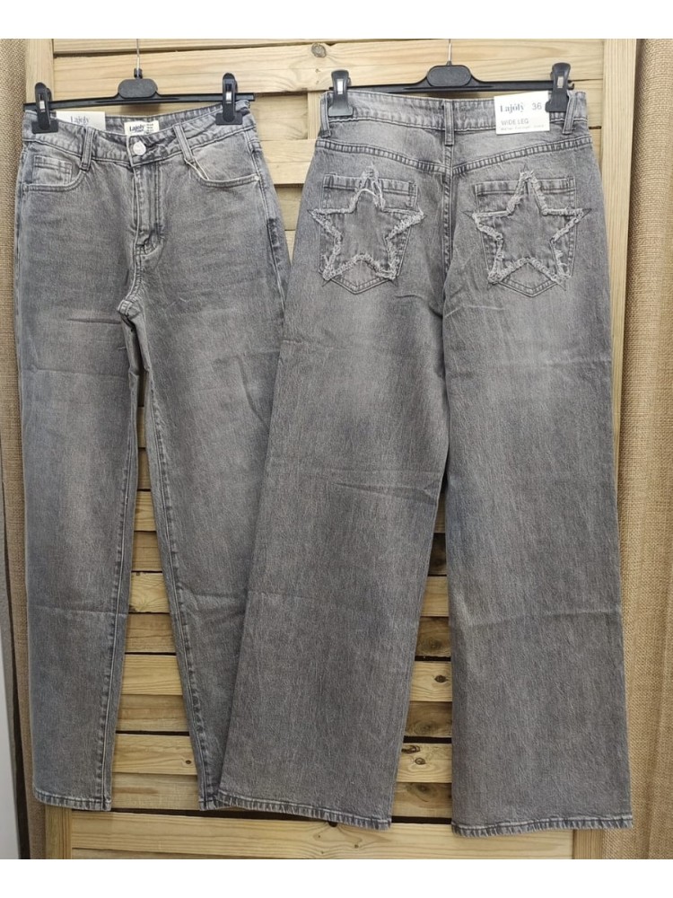 Jeans con estrella trasera deshilachada