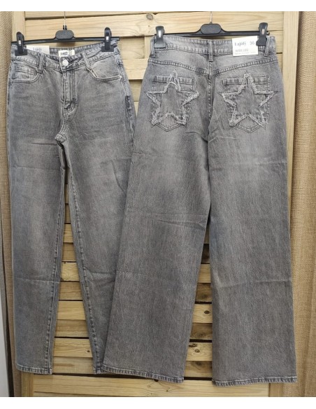 Jeans con estrella trasera deshilachada