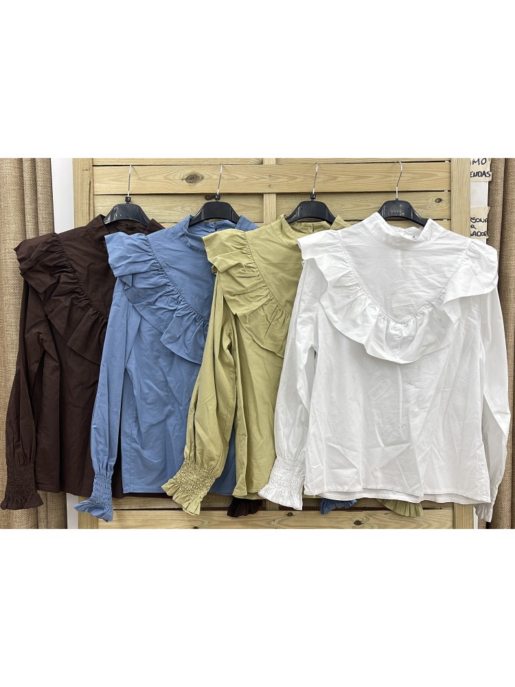 Camisa con volante en pico y puño fruncido