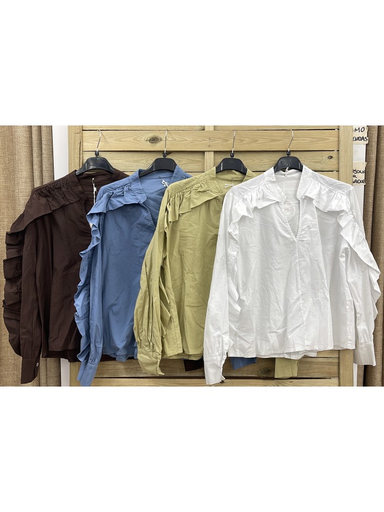 Camisa con volante en mangas y escote en pico