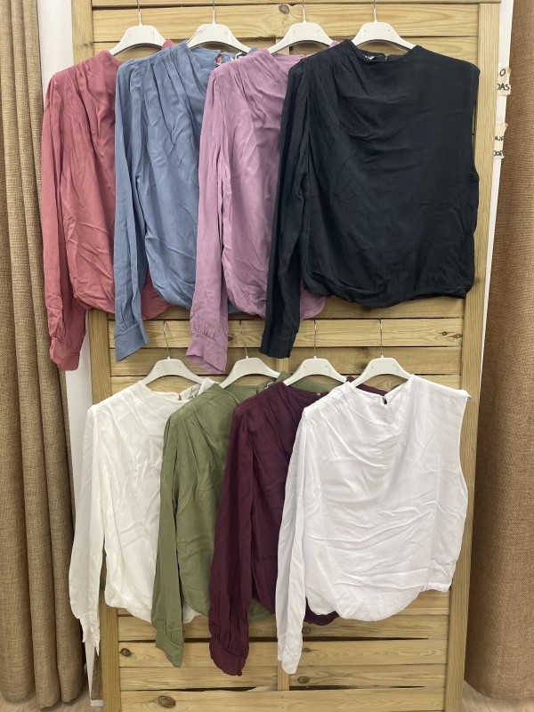 Camisa asimétrica con una manga