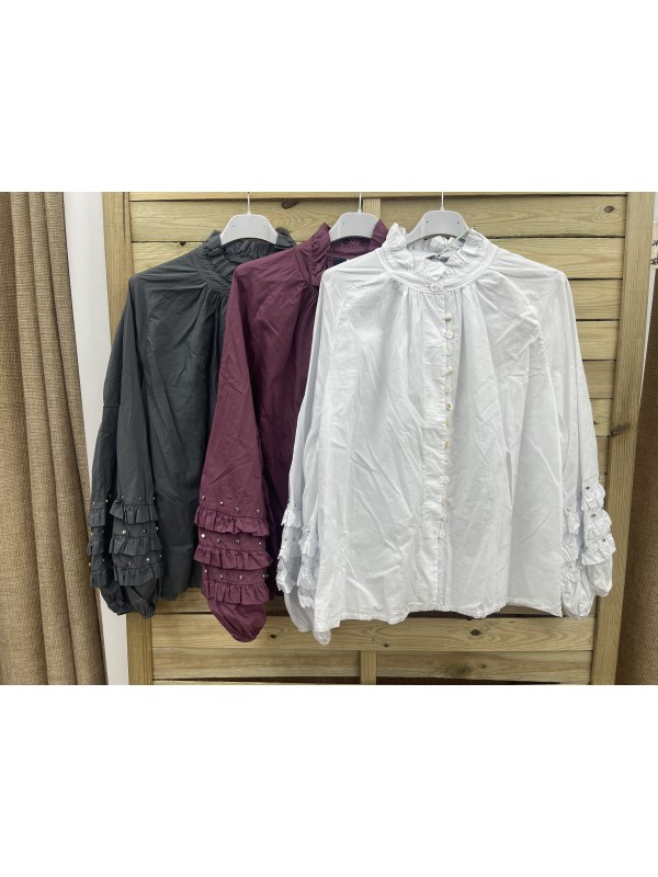 Camisa triple volantito en mangas con tachas