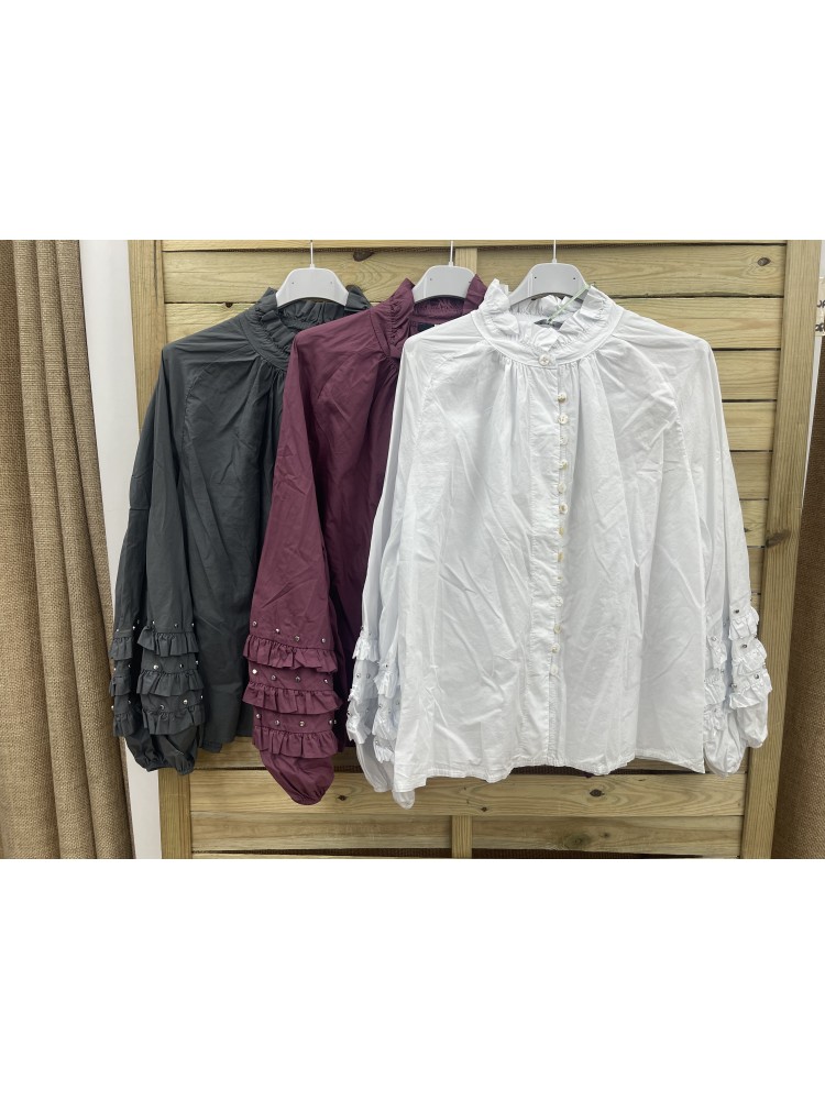 Camisa triple volantito en mangas con tachas