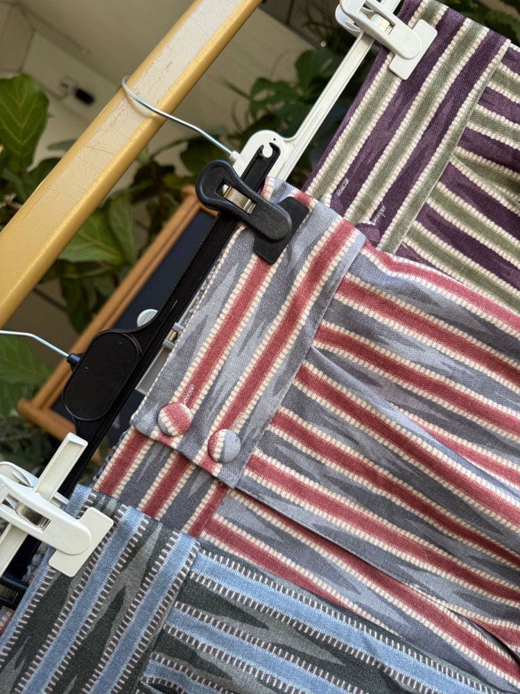 Pantalón bombacho de rayitas bicolor