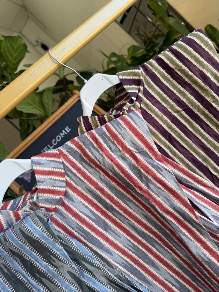 Camisa hombreras de rayitas difuminadas