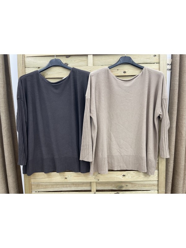 Jersey con canalé en mangas y bajo