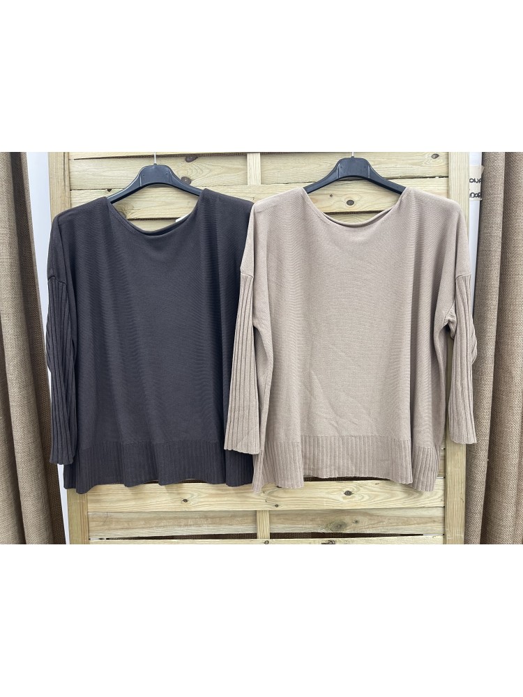 Jersey con canalé en mangas y bajo