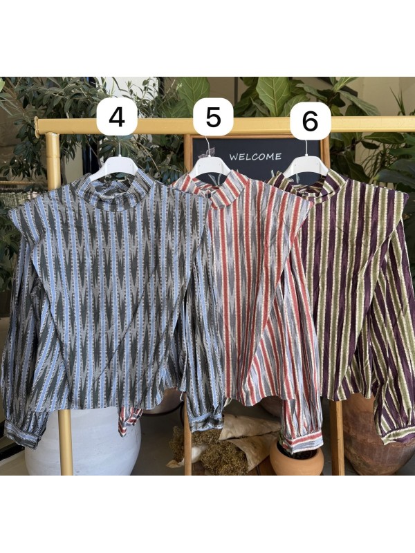 Camisa de rayitas bicolor con hombreras