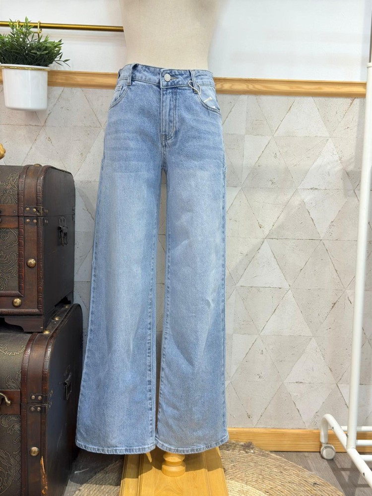 Jeans con estrella trasera azul