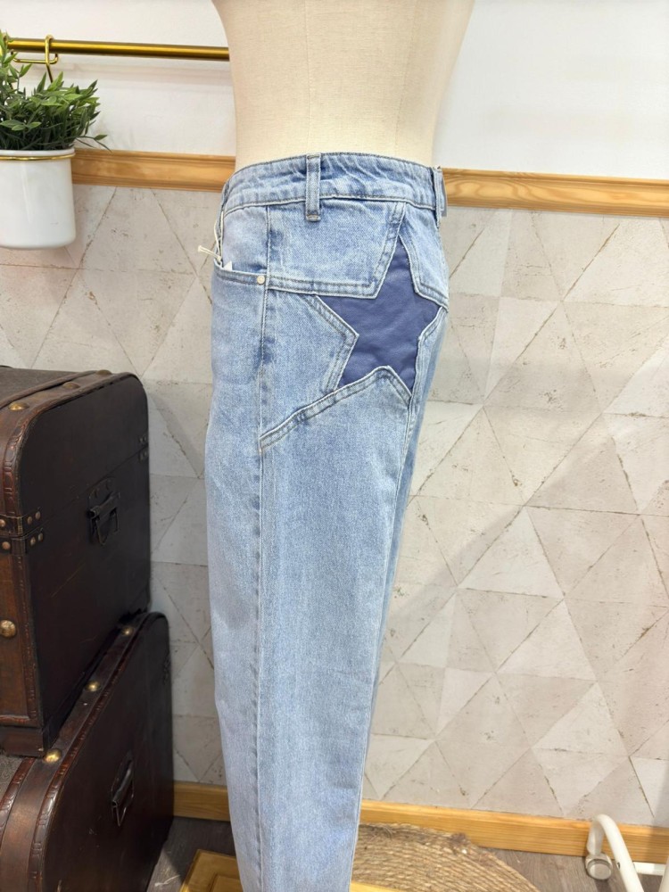 Jeans con estrella trasera azul