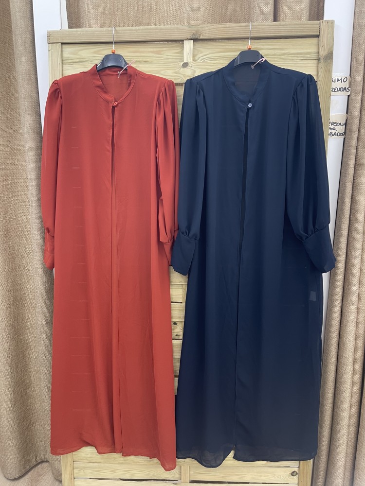 Abrigo largo de gasa con hombreras