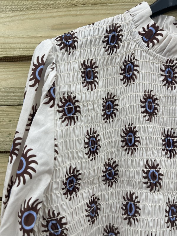 Camisa soles con pecho fruncido y botones 2