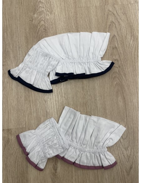 Conjunto de cuello y puños blancos con vivo de color