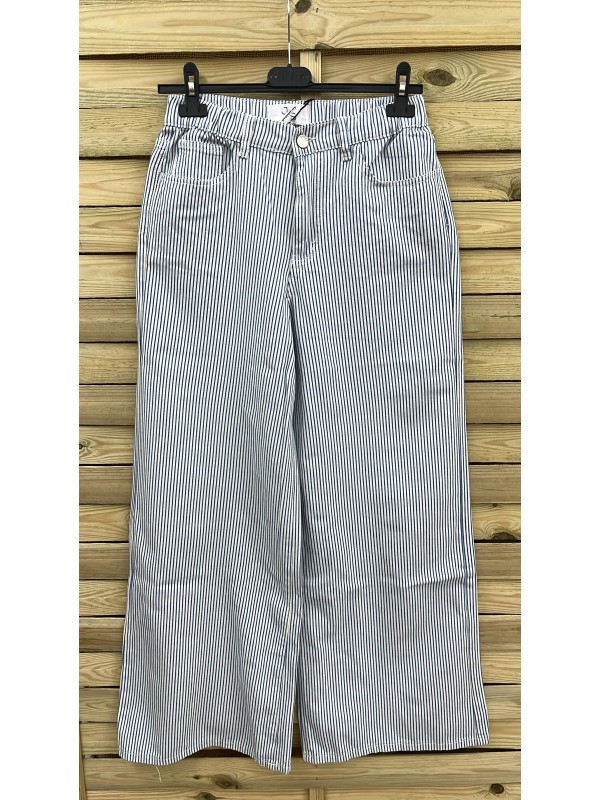 Pantalon acampanado de rayitas finas con cintura elástica