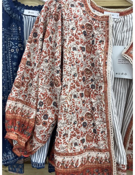 Chaqueta florecitas con forro de rayas y vivo mini encaje