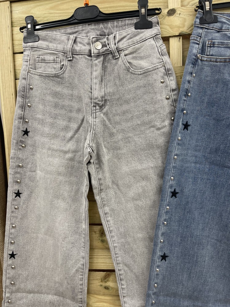 Jenas estrellas bordadas negras y tachas laterales