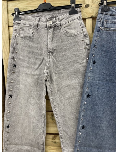 Jenas estrellas bordadas negras y tachas laterales