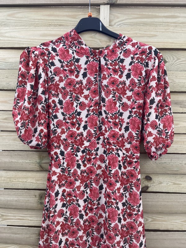 Vestido mini florecitas de gasa con manga corta y abertura en escote 2