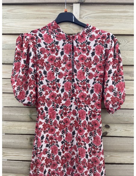 Vestido mini florecitas de gasa con manga corta y abertura en escote