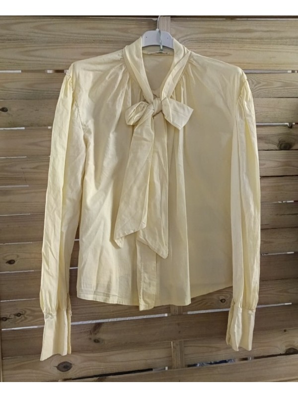 Camisa lisa con lazada 2