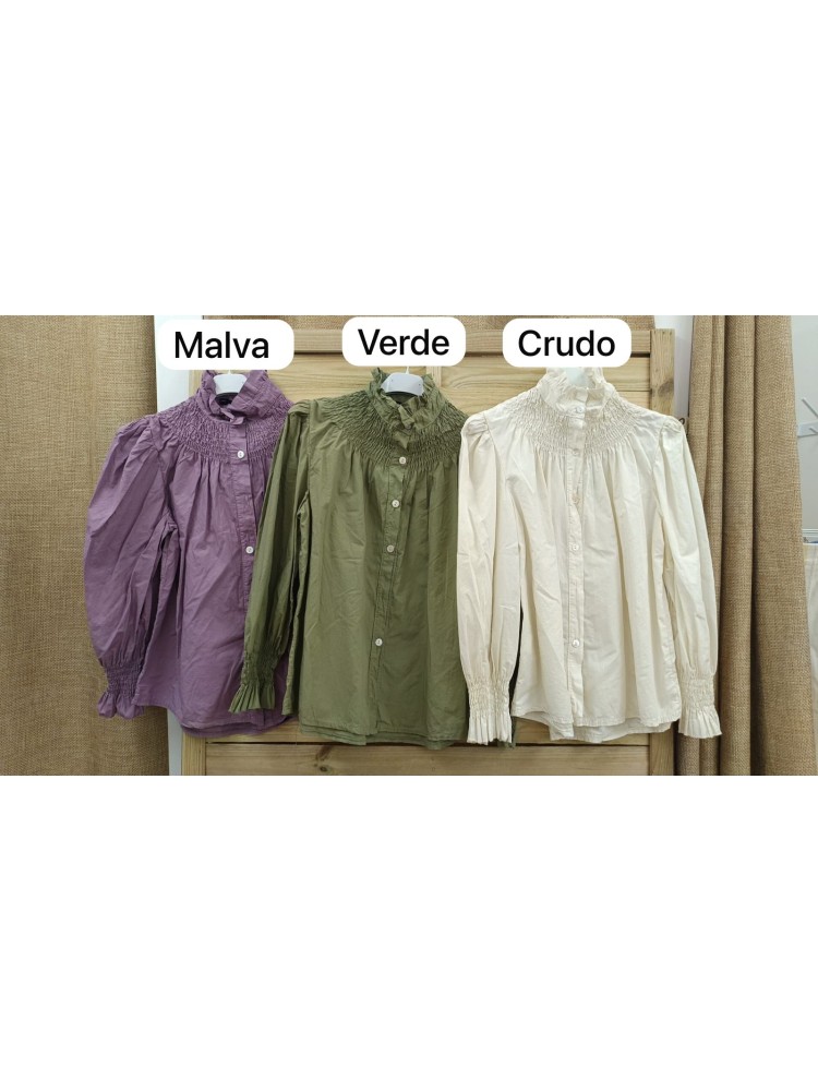 Camisa lisa con cuello subido con frunce