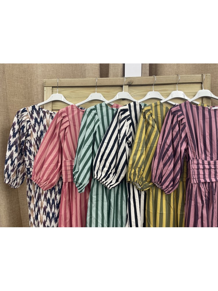 Vestido estampado con cintura de jaretas y manga abullonada