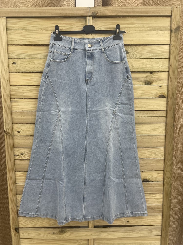 Falda vaquera midi con cinturón