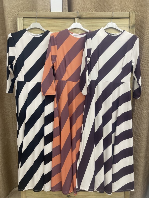 Vestido bicolor de rayas con corte