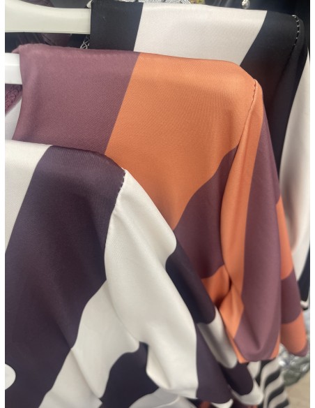 Vestido bicolor de rayas con corte