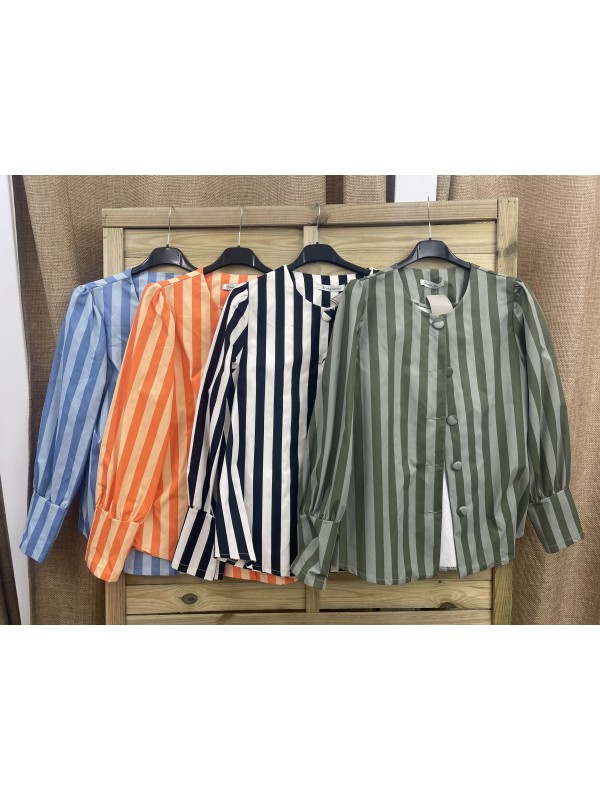 Chaqueta efecto impermeable de rayas con vuelo en hombros