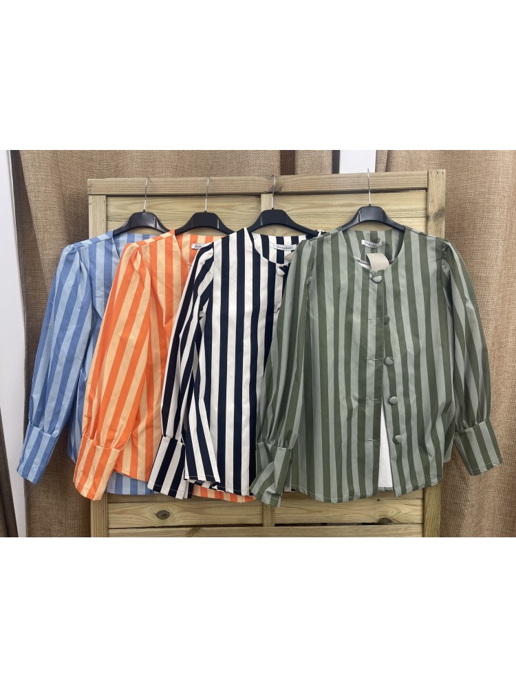 Chaqueta efecto impermeable de rayas con vuelo en hombros