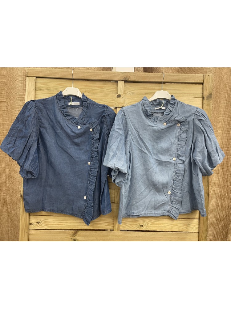 Camisa vaquera botones diagonales con volantito y manga corta abullonada