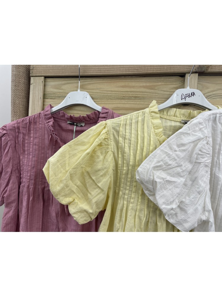 Camisa de manga corta con mini jaretas y lazada en escote